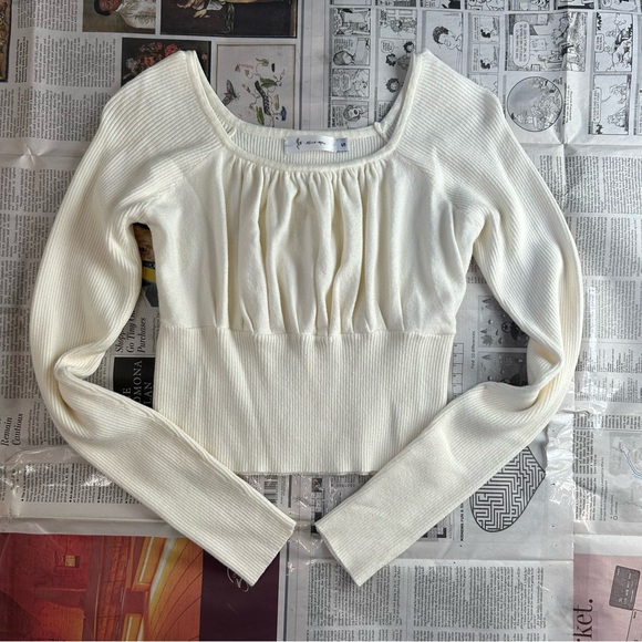 soft and cozy cream long sleeve top with ruched detail - Picture 2 of 8